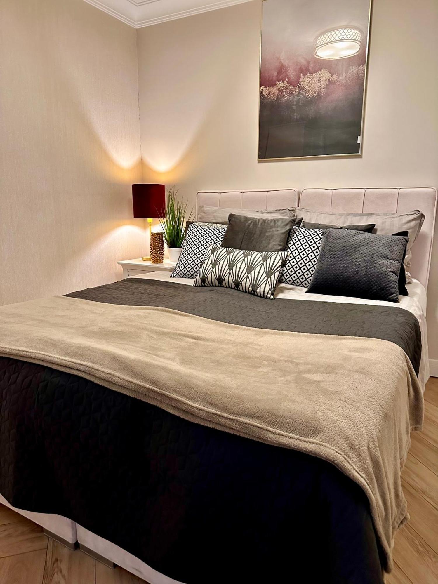 Apartamenty Kielce- Apartament Rubin Przy Zalew Kielecki, Faktura, Parking, Centrum Dış mekan fotoğraf